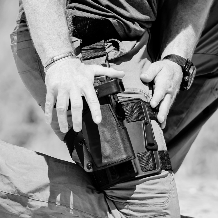 נרתיק לירך, נרתיק טקטי לרגל, נשיאת אקדח בירך, נרתיק ירך טקטי, נרתיקי ירך לאקדח, נרתיק Drop Leg Glock, נרתיק ירך Sig Sauer, נרתיק ירך CZ, נרתיק טקטי לירך M&P, נרתיק ירך Orpaz, נרתיק ירך לריצה, נרתיק טקטי מתכוונן, נרתיק ירך עם אבזם בטיחות